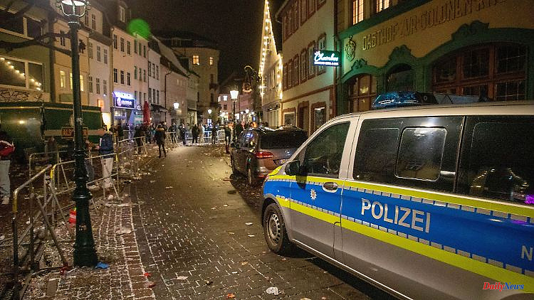 Hesse: Two knife attacks after Rosenmontagszug: Four injured