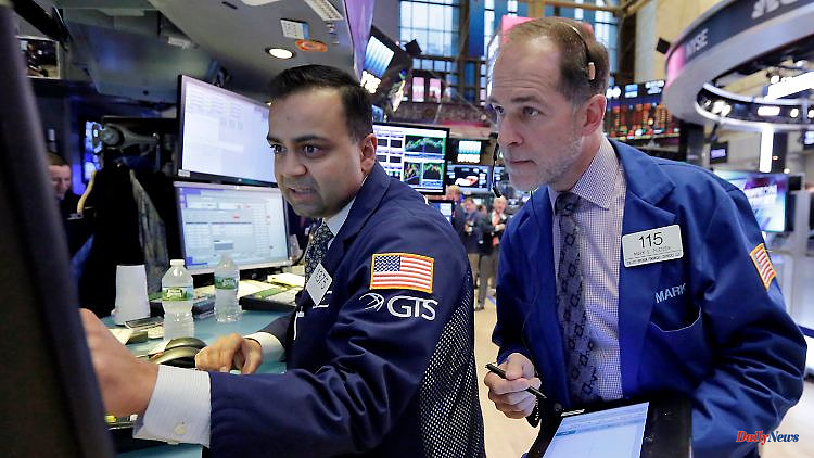 Dow Jones closes in positive territory: Investors see light at the end of the tunnel