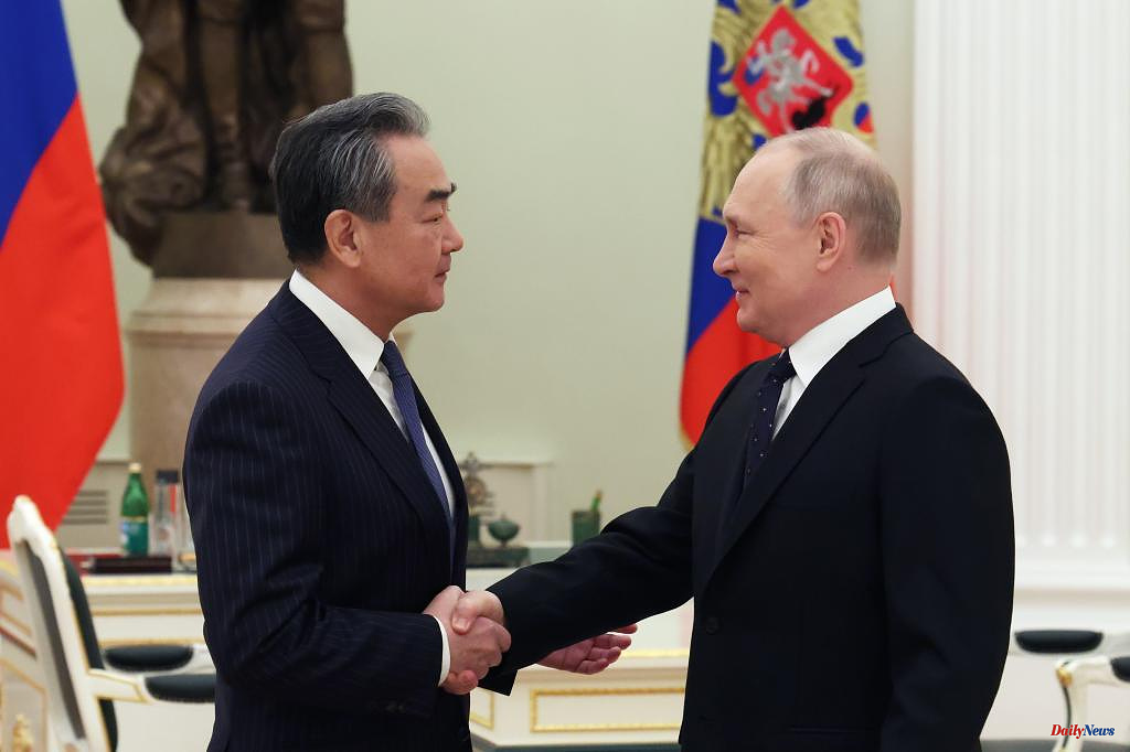 War The head of Chinese diplomacy stages his "solid" bilateral ties with Putin in Moscow