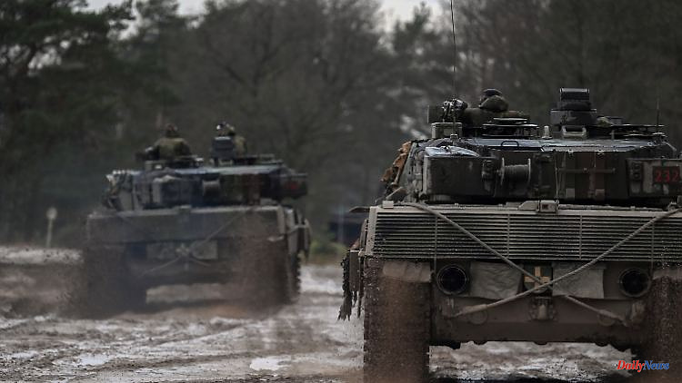 Ukrainian battalion complete: Germany delivers four more Leopard 2 tanks