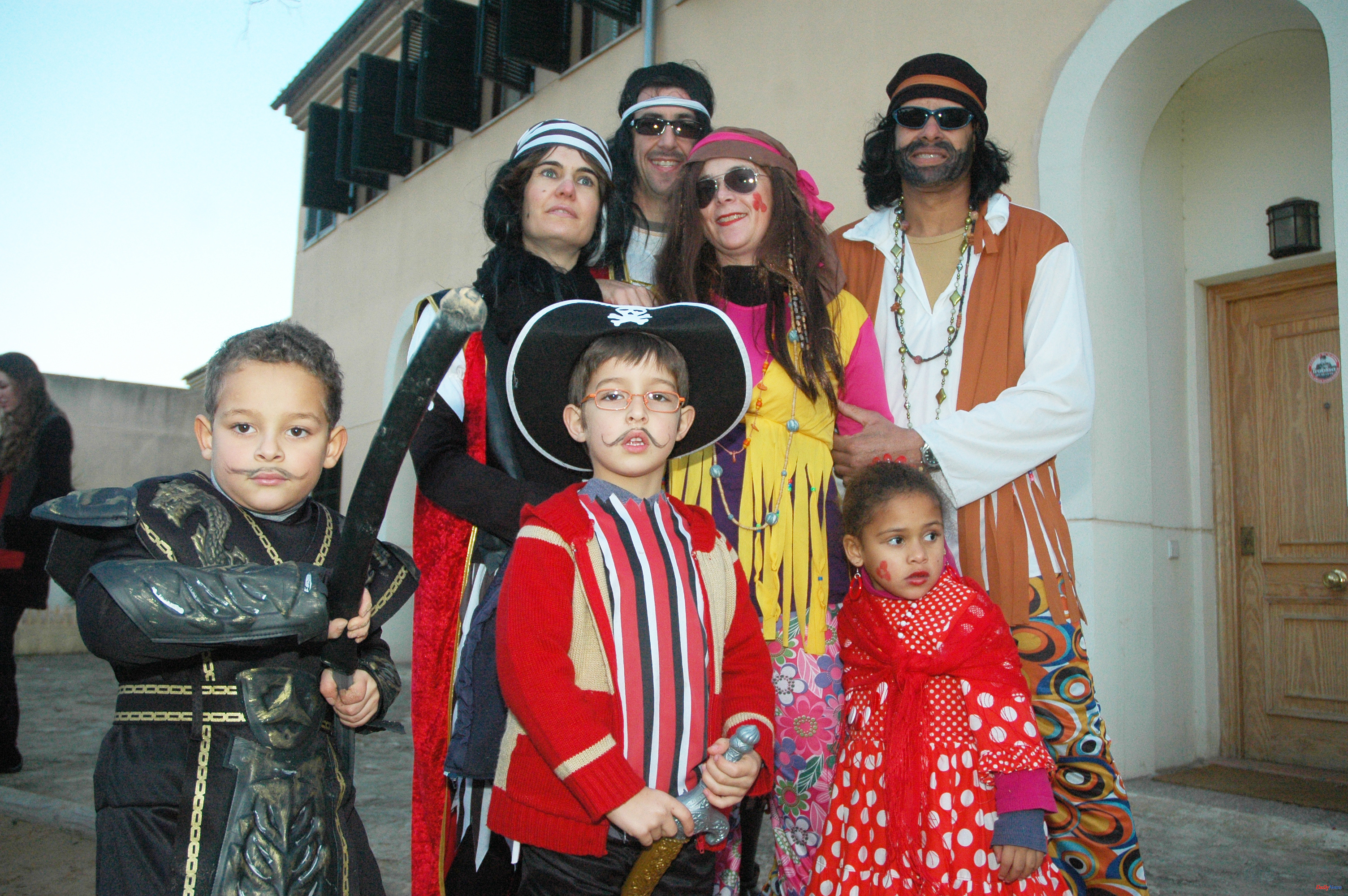Carnival Parties 2023: How to make homemade hippie, pirate, baby costumes...