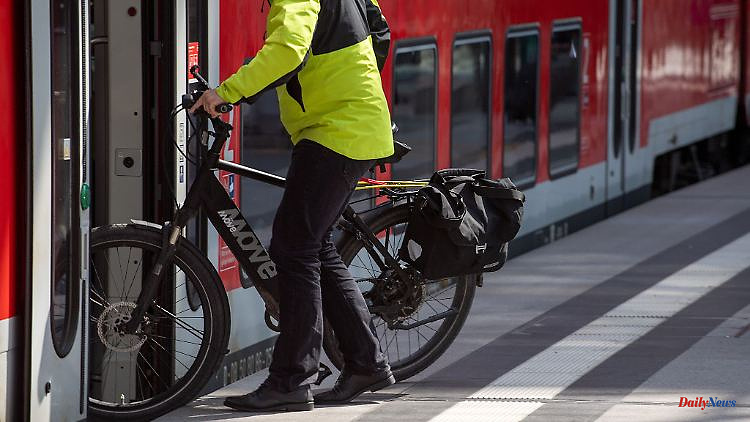 Bike, e-bike, scooter: rules for taking them on the bus and train