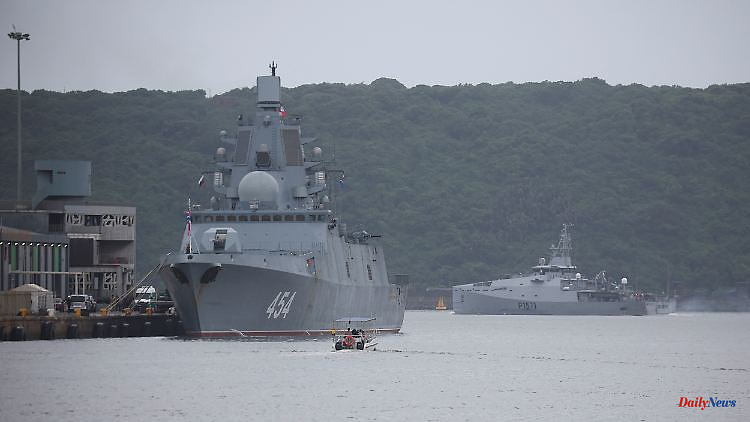 Naval maneuvers in the Indian Ocean: South Africa, Russia and China practice together