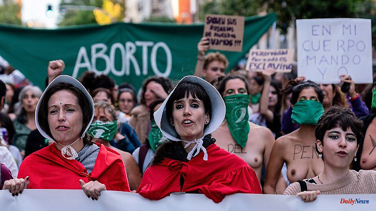 Laws for more equality: Spain introduces "menstrual leave".