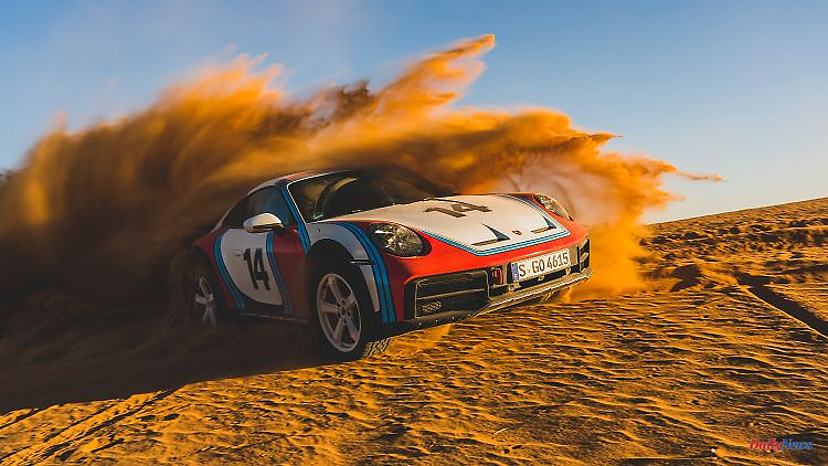 The desert 911: Porsche 911 Dakar - with the sports car over gravel