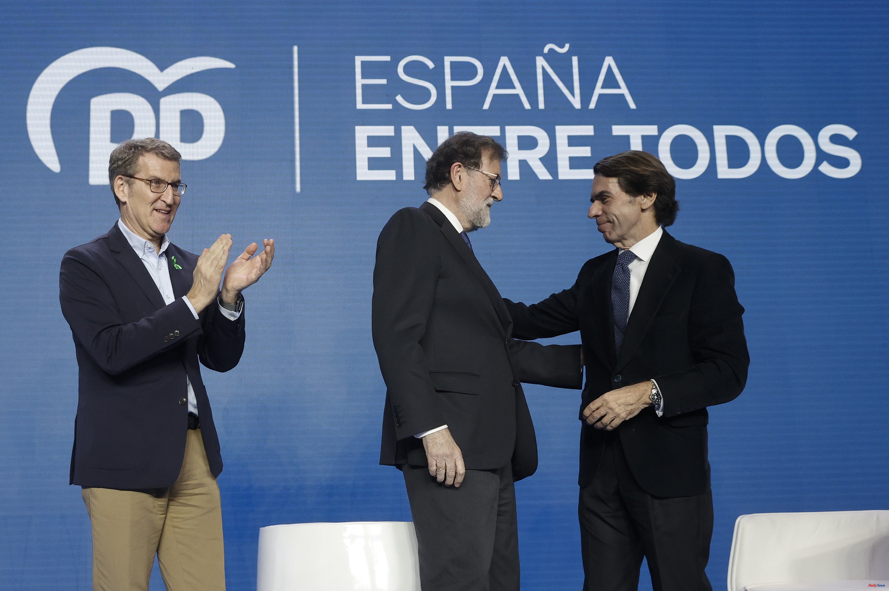 Aznar and Rajoy policy, "at the disposal" of Feijóo: "Whenever and wherever you want"