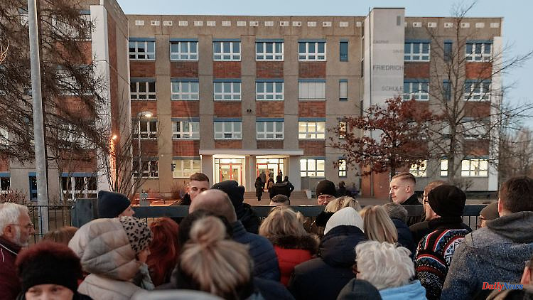 Because of refugee accommodation: demonstrators attack Greifswald's mayor