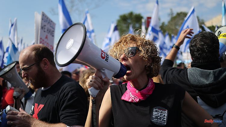 "We're saving democracy": 90,000 Israelis protest against judicial reform