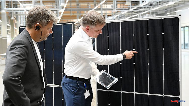 Solar industry is sounding the alarm: The German energy transition is in China's hands