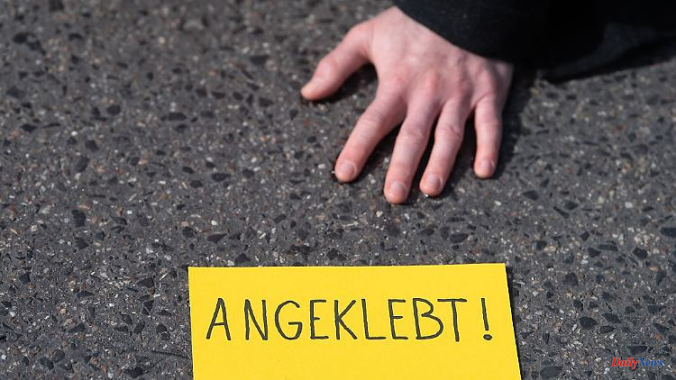 Hesse: climate protection activists block arterial road in Kassel