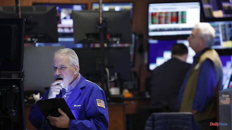 Intel stock plummets: Fed minutes fail to reassure investors