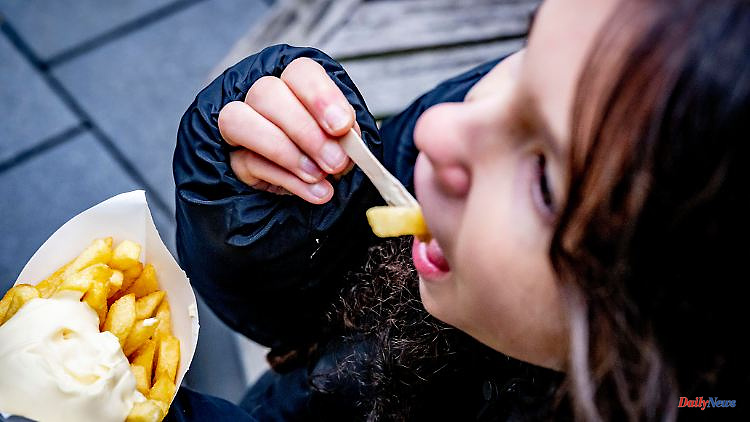 "Growing up healthier": Özdemir plans junk food advertising ban for children