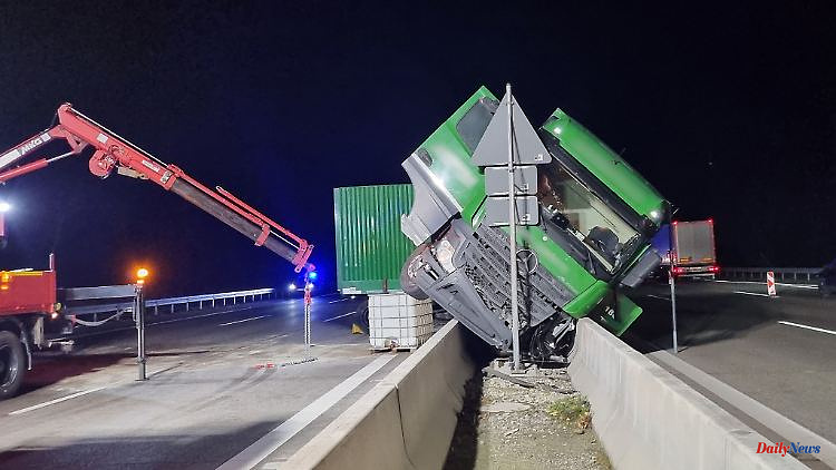 Baden-Württemberg: Truck is between concrete crash barriers: A5 fully blocked