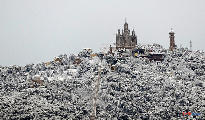 Storm Juliette puts more than 30 provinces on cold alert and leaves a blanket of snow in Barcelona