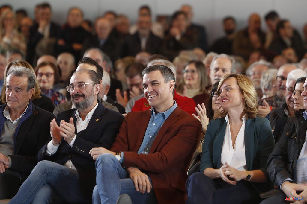 Politics Lambán stages his reconciliation with Sánchez for "amending the yes is yes" against "the cynical and extravagant" of Podemos