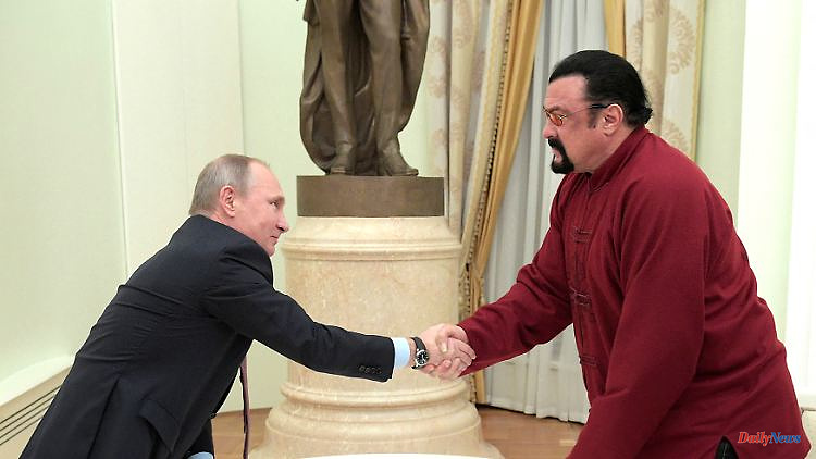 For humanitarian work: Putin awards Seagal with a medal of friendship