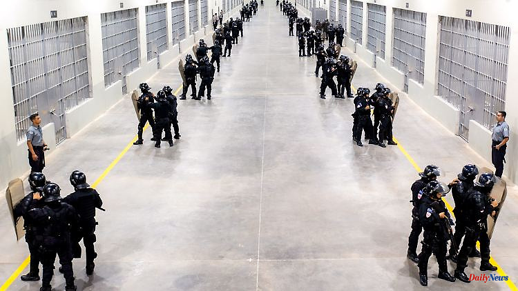 Fight against gang crime: Prison for 40,000 inmates opened in El Salvador