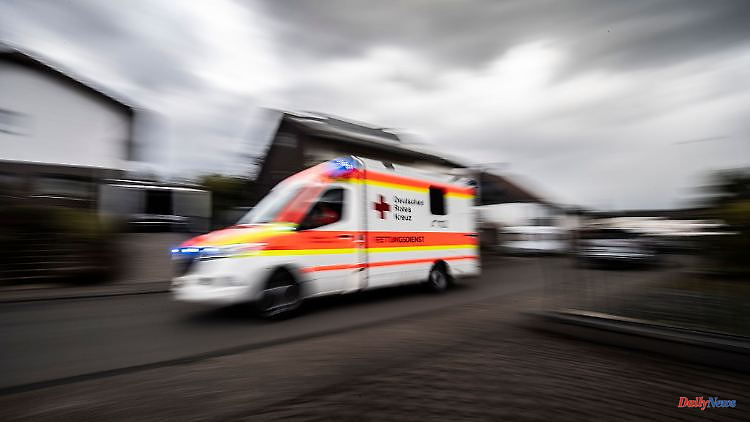 Thuringia: car rolls off: postman injured