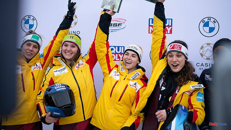 Bobsleigh pilots celebrate together: a fall shock is followed by a double World Championship triumph