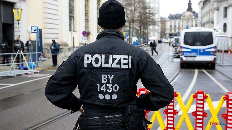 Action close to security conference: climate stickers fail because of the Munich police