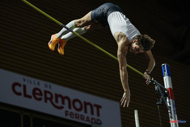 Athletics: Armand Duplantis sets a new pole vault world record with a jump of 6.22m
