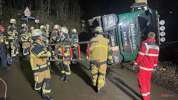 North Rhine-Westphalia: truck overturns when unloading