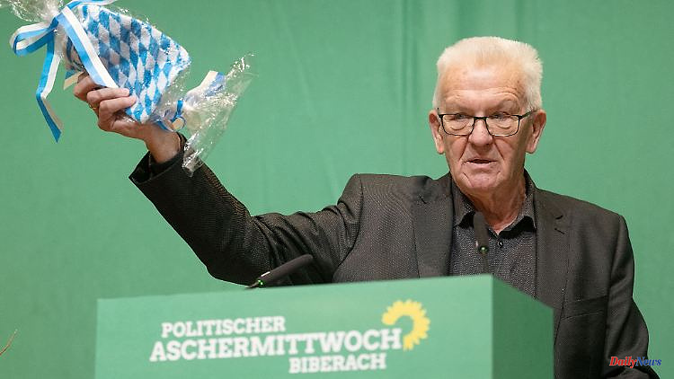 Baden-Württemberg: Kretschmann presents a gift from Söder: washcloths