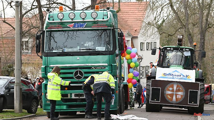 Mottowagen severely injured woman: 21-year-old dies after accident during Shrove Monday parade