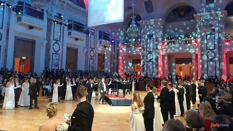 Austria issues visas: will sanctioned Russians dance in Vienna on February 24?