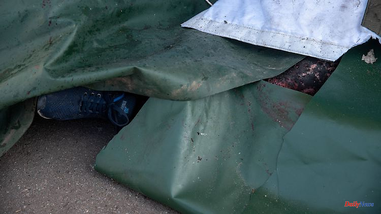 Cluster munitions in Kramatorsk: Rocket attack on train station was probably a war crime