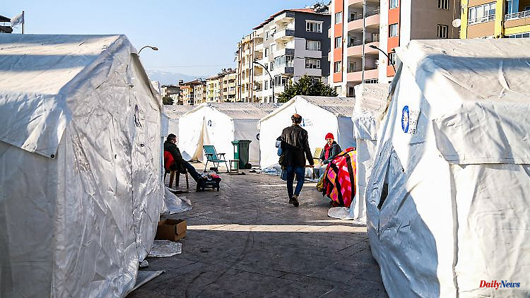 Donation at cost: Red Crescent sold tents for earthquake victims