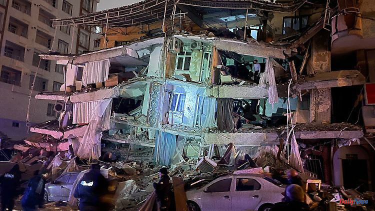 "Strongest earthquake since 1995": More than 630 dead after earthquakes in Turkey and Syria