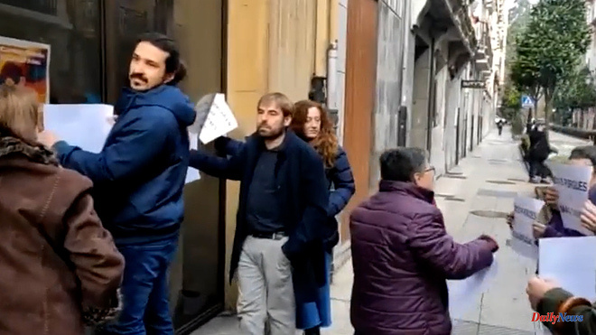 Politics Podemos expels its first leader in Asturias while he demonstrates to denounce the "kidnapping" of the party
