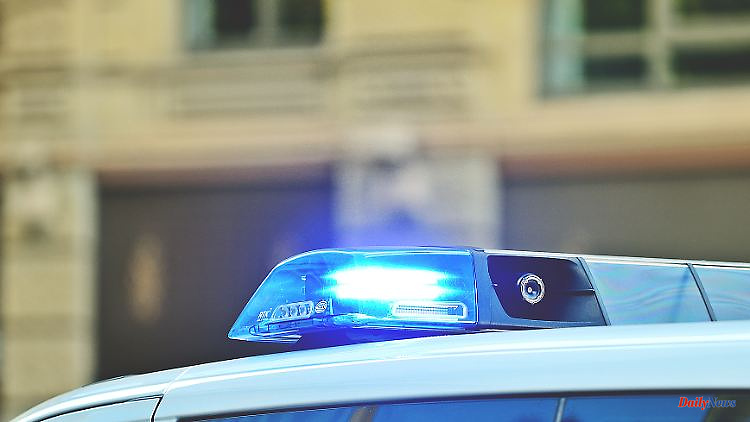 Night operation in Frankfurt: Ten-year-old throws kitchen knives at police officers