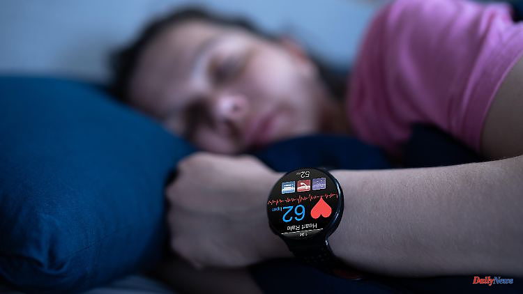 Trackers, apps, noise and co: Can digital helpers ensure better sleep?