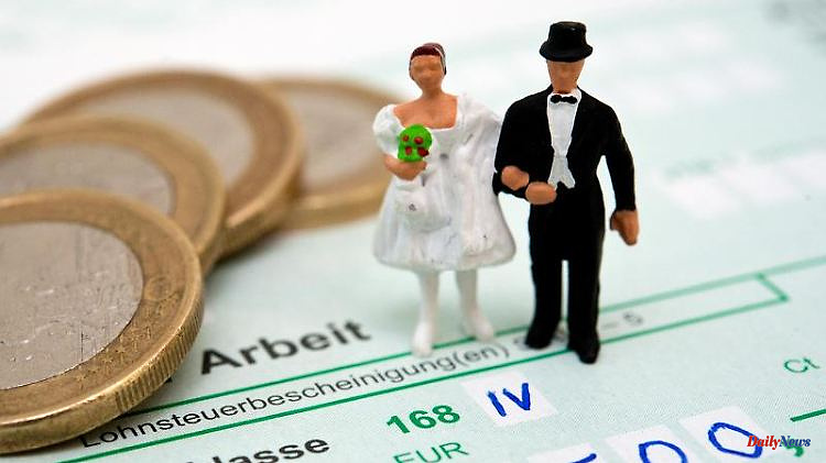 Good advice for married couples: check your choice of tax class regularly
