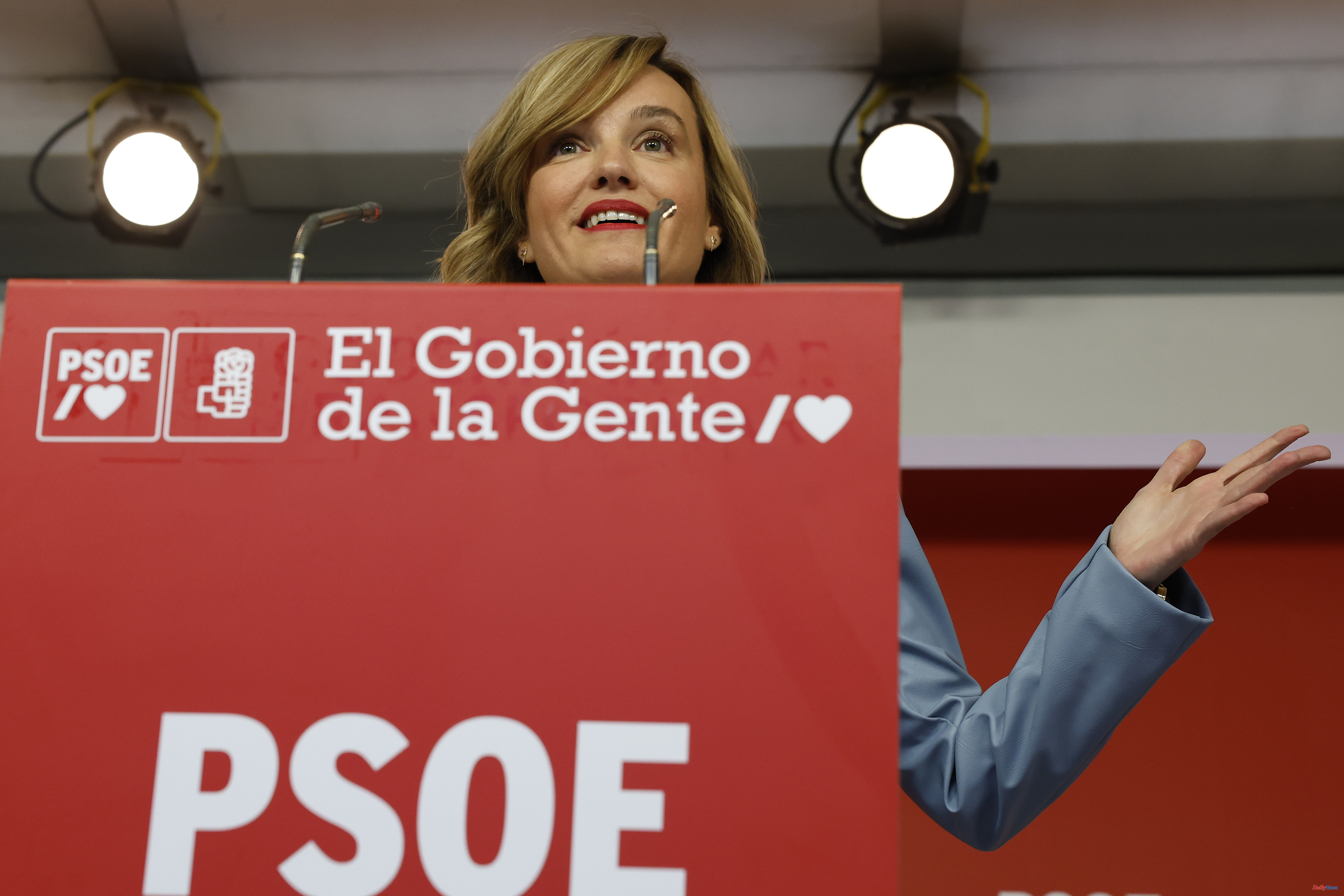 Politics The PSOE uses Casado to try to wear down Feijóo with Vox's motion of no confidence