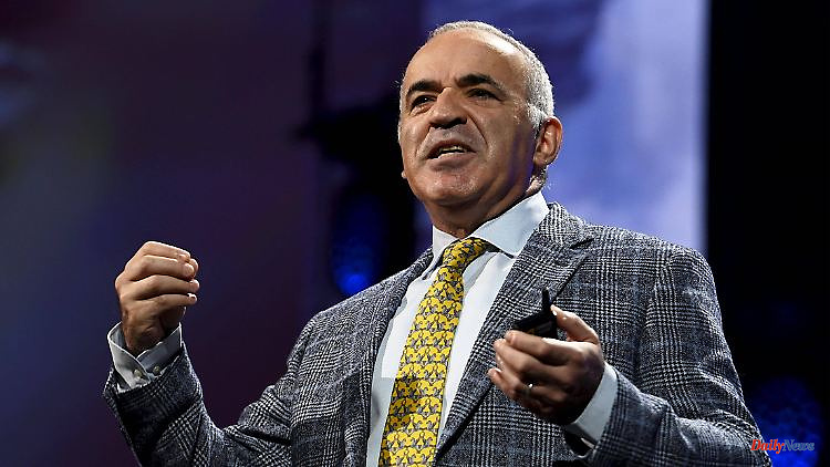 Ukrainians should liberate Crimea: Kasparov: Change only if Russia is defeated
