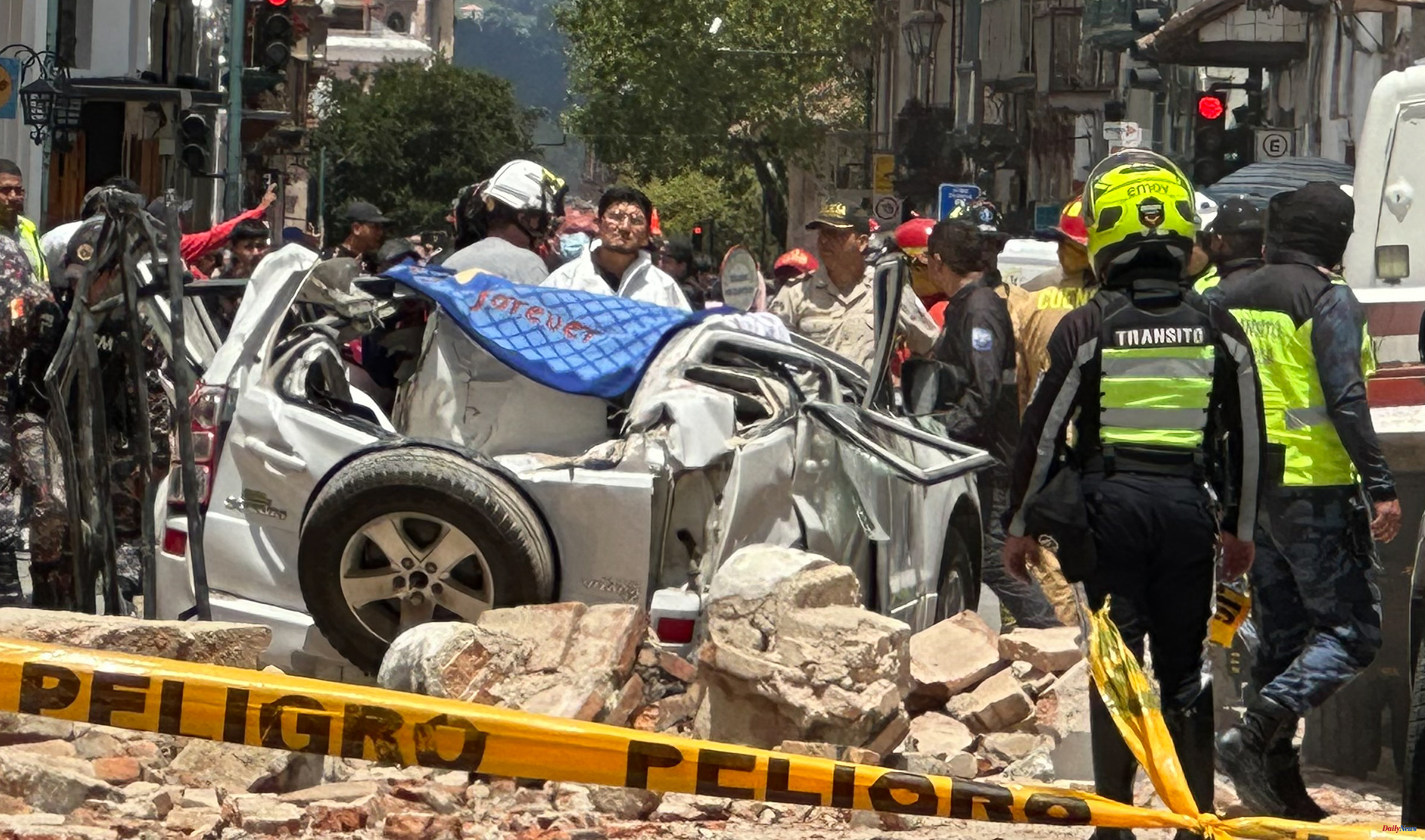 Latin America At least 13 dead and 126 injured by a magnitude 6.5 earthquake in Ecuador
