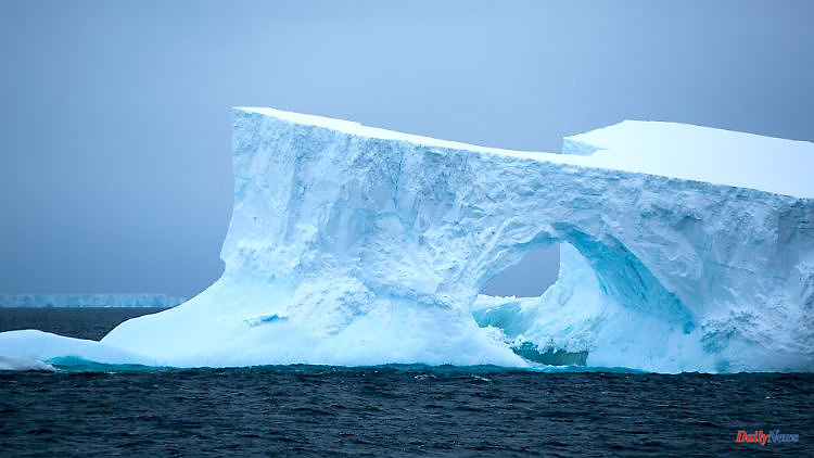Record minimum reached: Sea ice in Antarctica is melting faster than ever