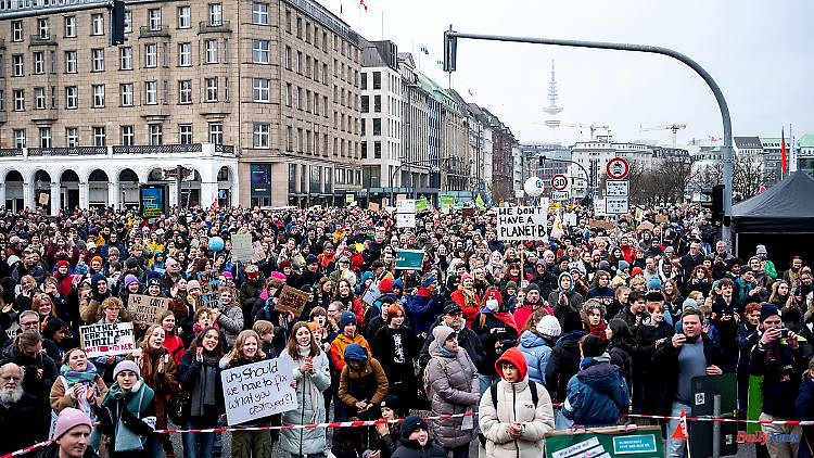 Neubauer hands out against the FDP: tens of thousands take to the streets for more climate protection