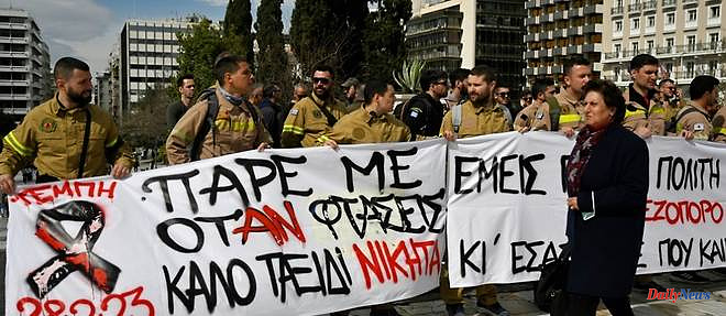 "Call me when you arrive", a maternal message that became a slogan for angry Greeks
