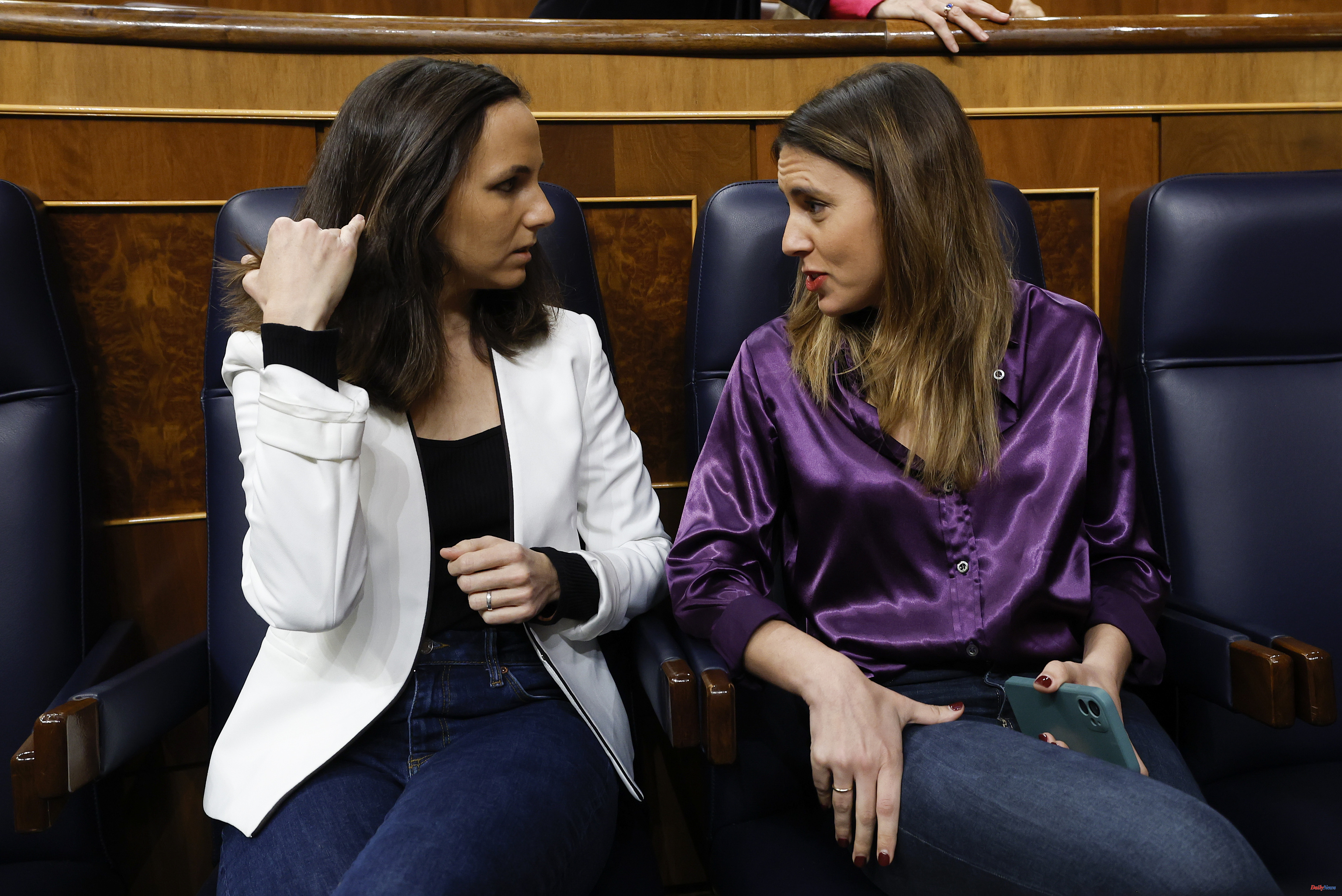 Politics Podemos insists on erasing itself while IU throws itself into the presentation of Yolanda Díaz with all its leadership