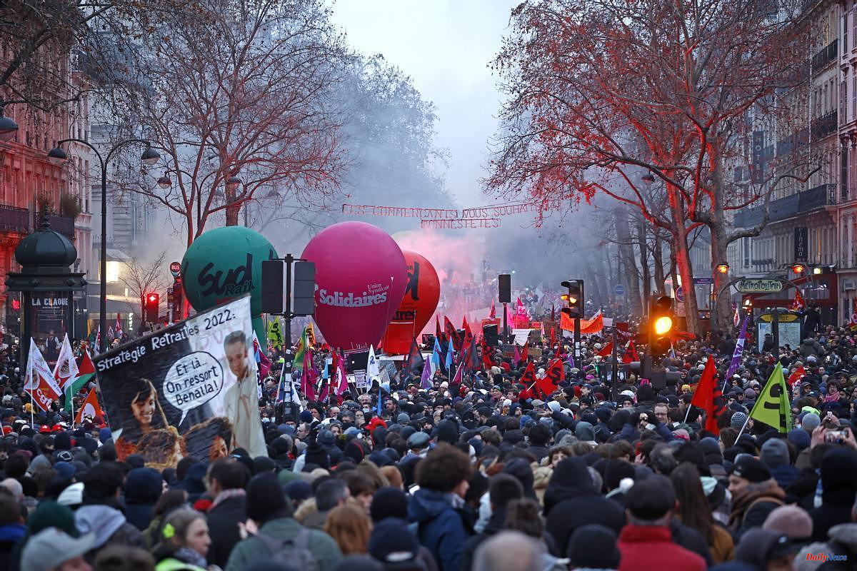 Social tension France faces a "black Tuesday" strike against the pension reform: "It will be the toughest of all"