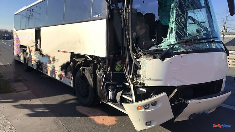 North Rhine-Westphalia: bus accident on a school trip: four children injured