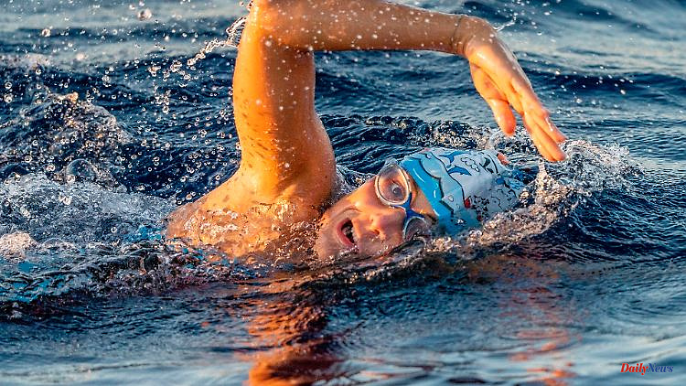 Pohl crosses the Cookstrasse: German extreme swimmer succeeds in historic passage