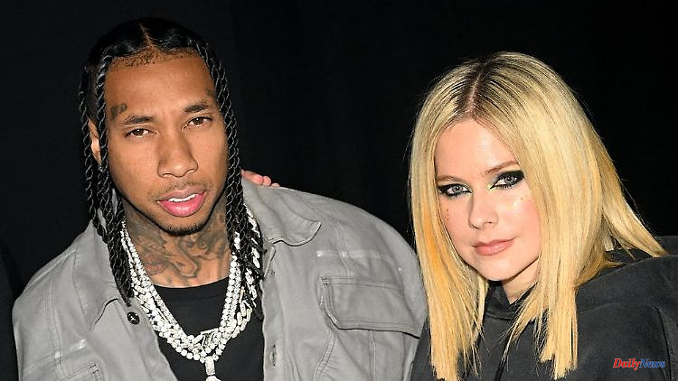 Shortly after the breakup: Avril Lavigne kisses rapper Tyga