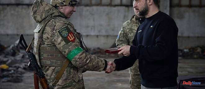Ukraine: Zelensky near Bakhmout, promises military victory