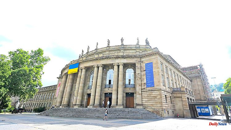 Baden-Württemberg: Large ring in front of the opera draws attention to the ring cycle