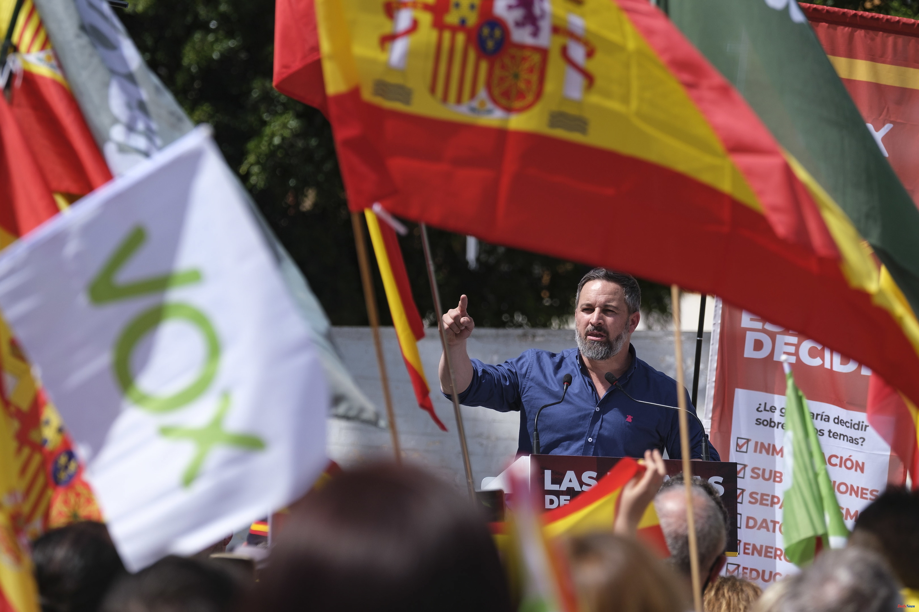 Politics Abascal criticizes the new parity law and urges Sánchez to "perceive herself as a lady" thanks to the trans law